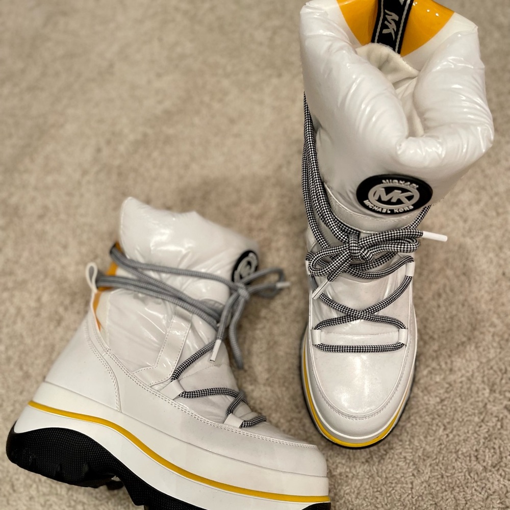 Waterproof snow boots